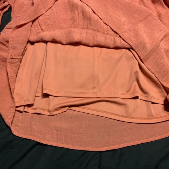 Cato Tunic with separate tank underneath Size 18/20W peachy pink color - Picture 2 of 2